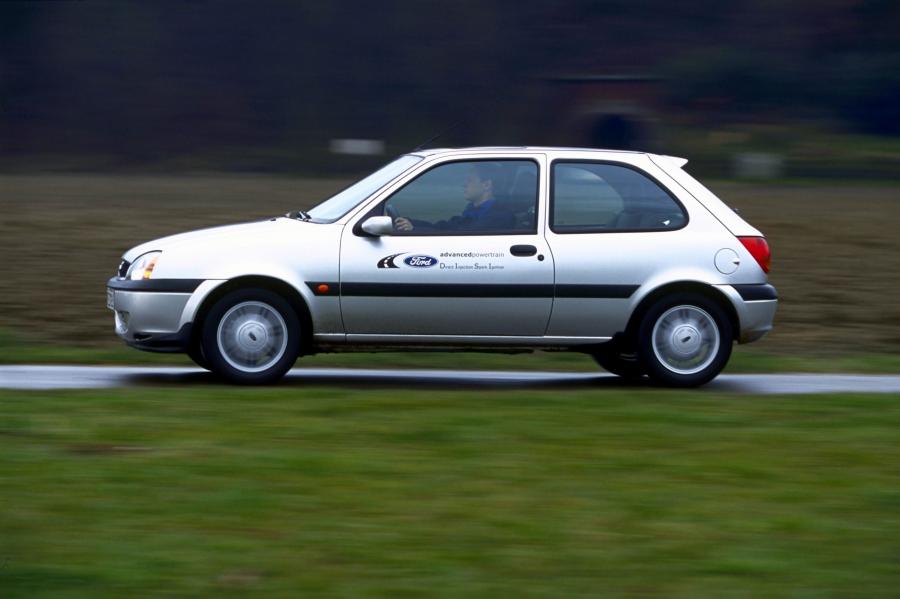  Ford Fiesta 2000 года  (фото 22 из 40)